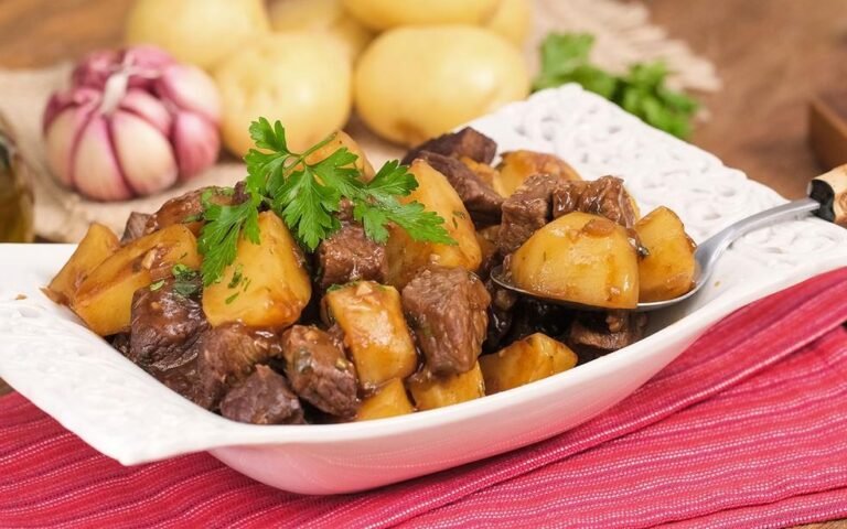 carne de panela com batatas